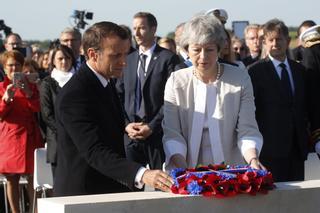 Macron aprovecha el Día D para lanzar un guiño a May