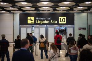 La puerta 10 de la Terminal T4 por donde salió el expresidente de la Real Federación Española de Fútbol.