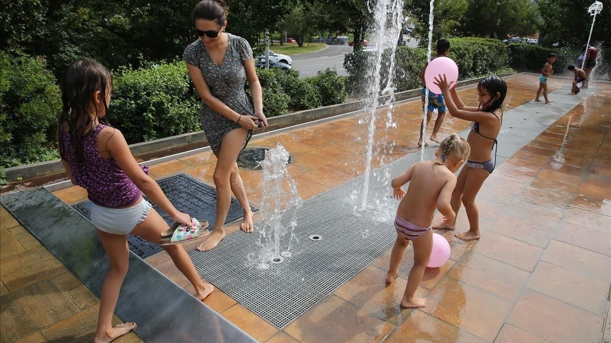 zentauroepp44494542 barcelona 30 07 2018  verano   ola de calor  fuentes de la a180804121018