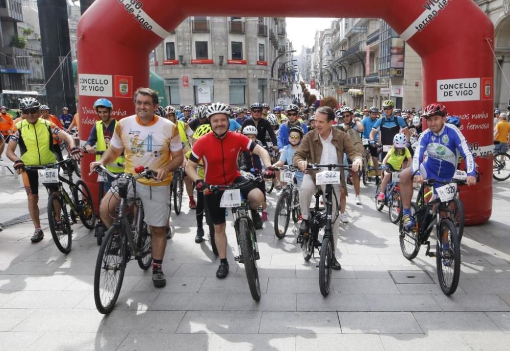 Más de medio millar de aficionados participan en A Pedaliña