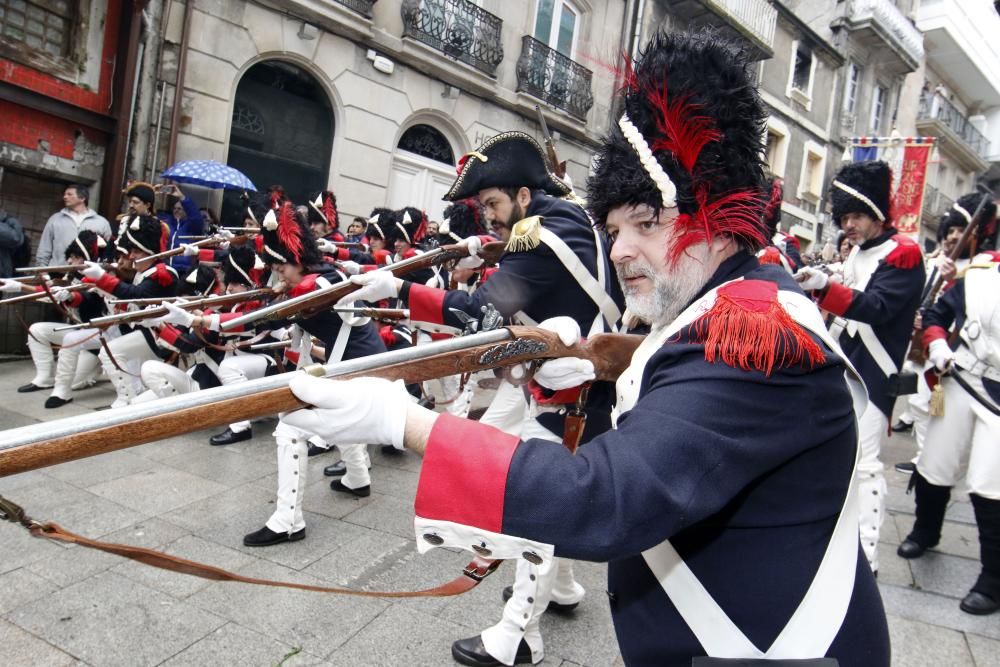 El casco vello acoge la recreación de la gesta histórica ocurrida en 1809 ante un valeroso público que desafió a la persistente lluvia y el viento