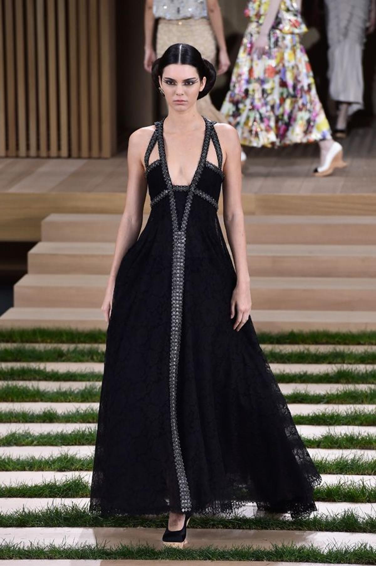 Chanel Alta Costura Primavera-Verano 2016: la elegancia del negro