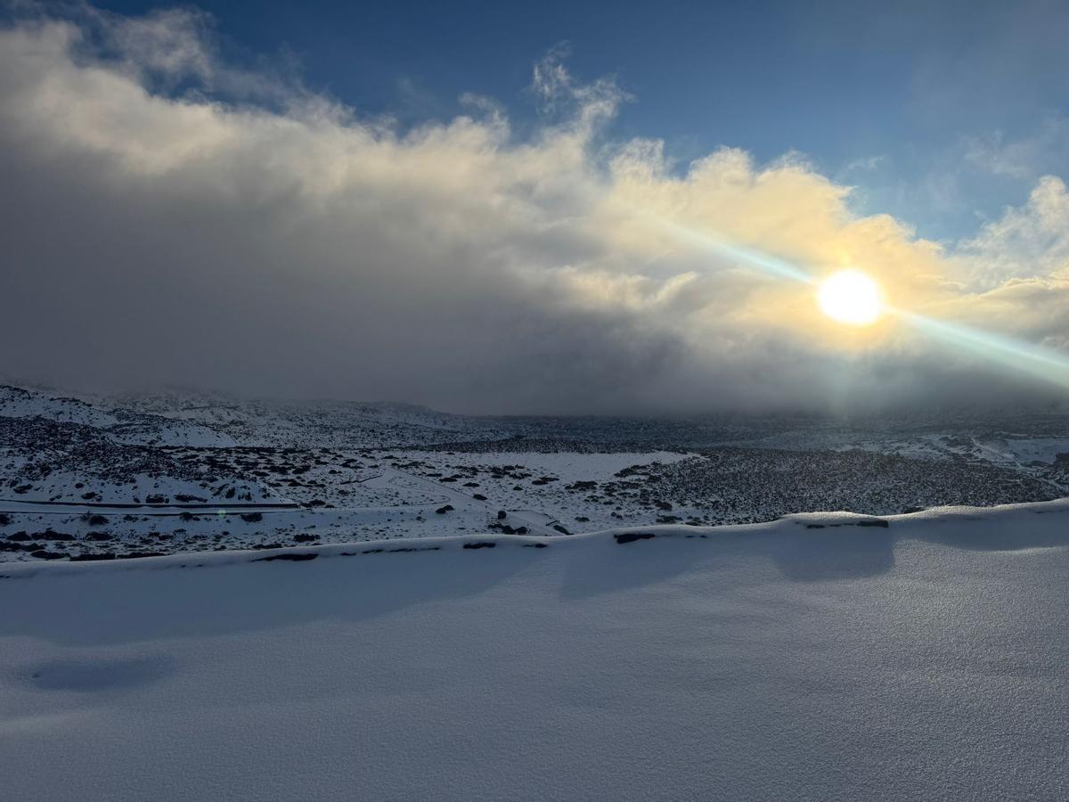 Panorámica del Teide durante las primeras horas de la mañana del domingo.