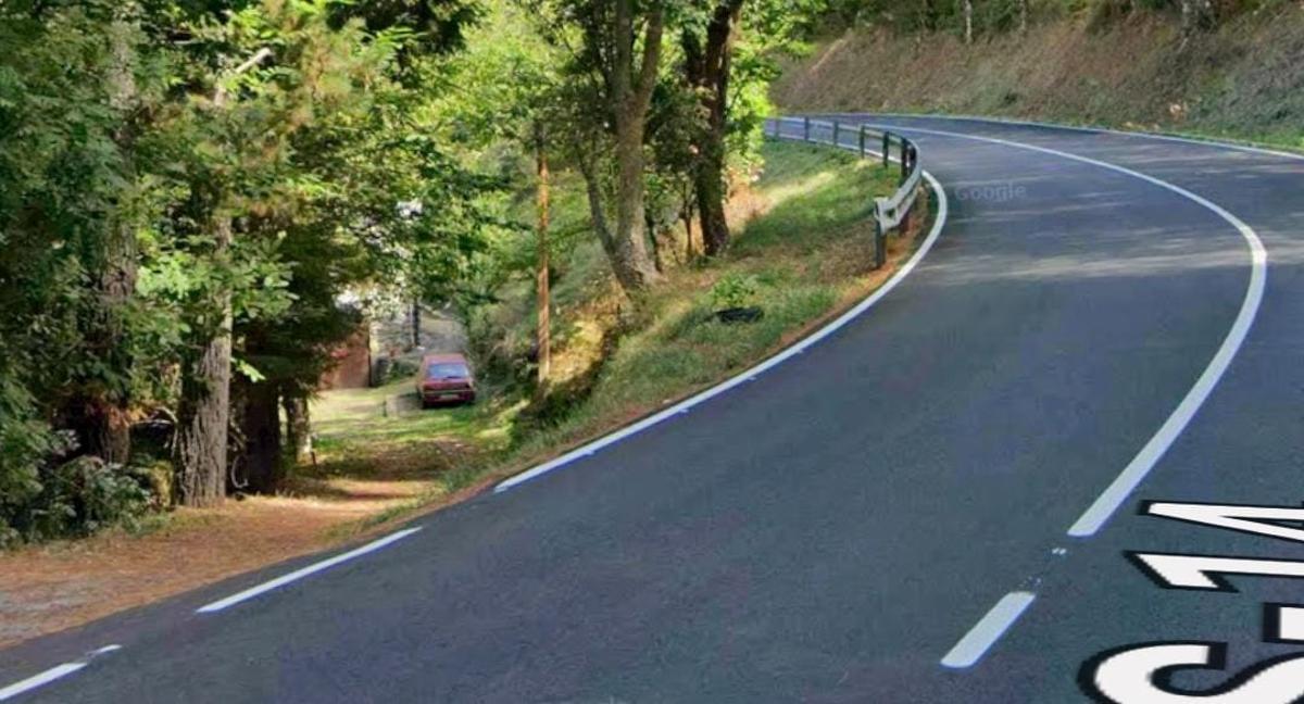 La entrada a la vivienda donde ocurrieron los hechos, junto a la AS-14.