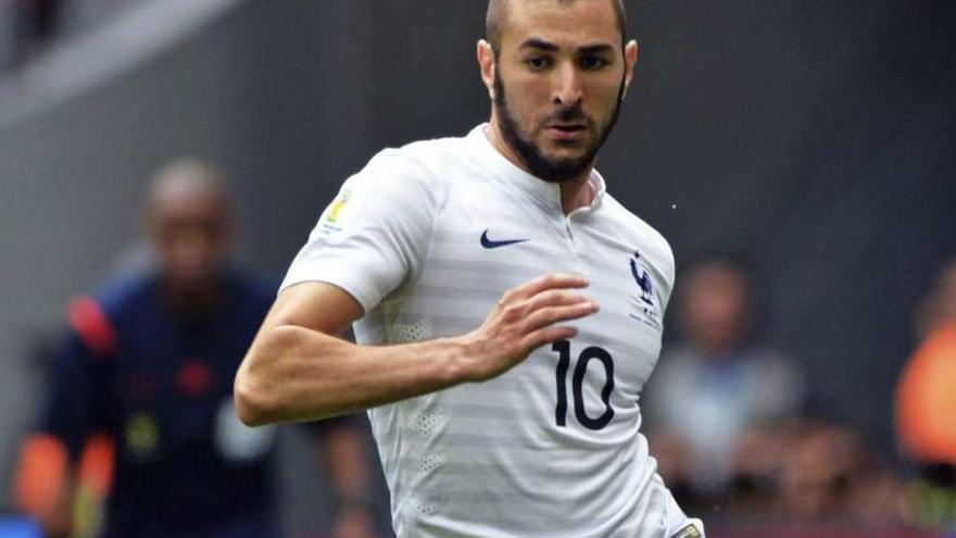 Benzema, en un partido con la selección francesa.