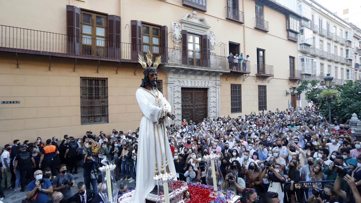 Madrugada de traslados para la veneración 'El Verbo Encarnado' en la Catedral