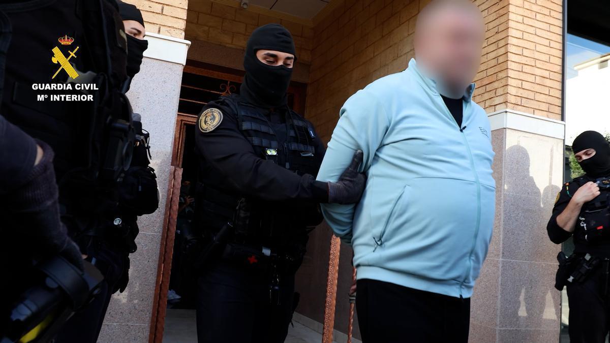 La Guardia Civil eleva a 19 las detenciones por una red de robo de vehículos desarticulada en la Vega Baja y l'Alacantí