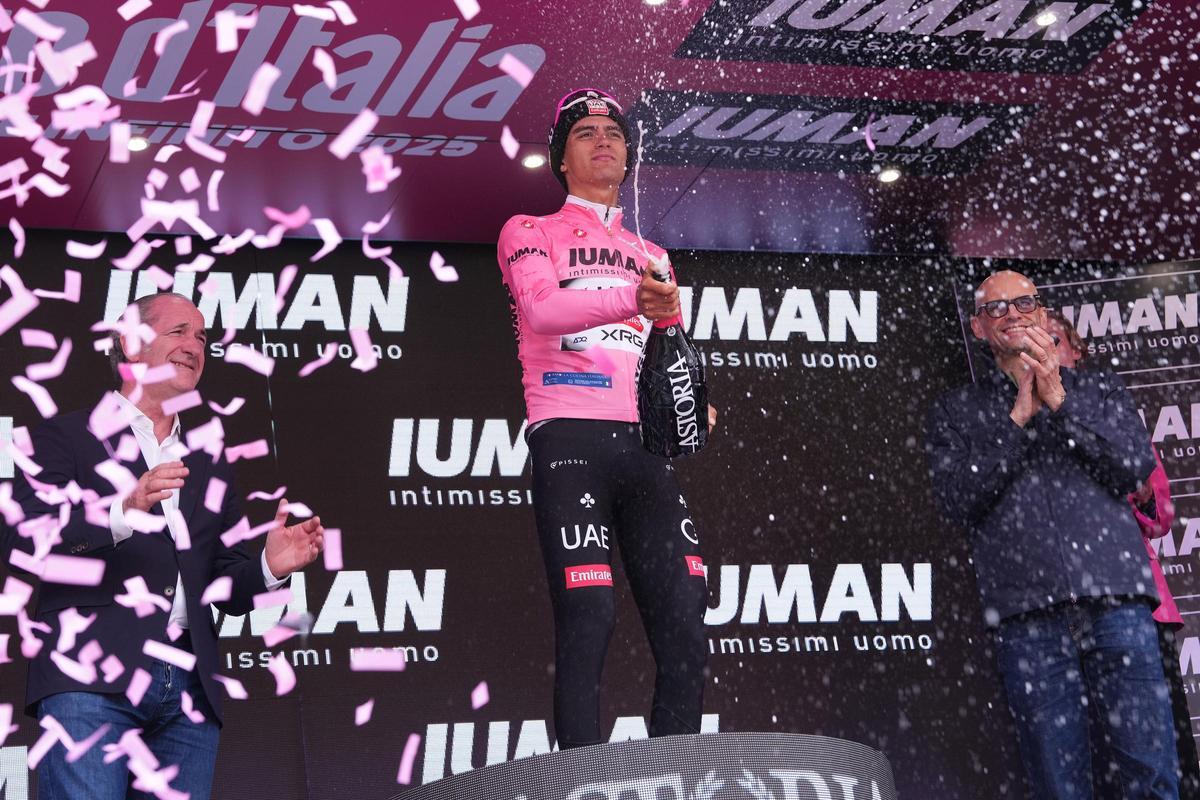 Del Toro, en el podio del Giro.