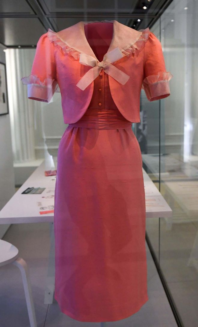 Traje de Diana para un tour oficial