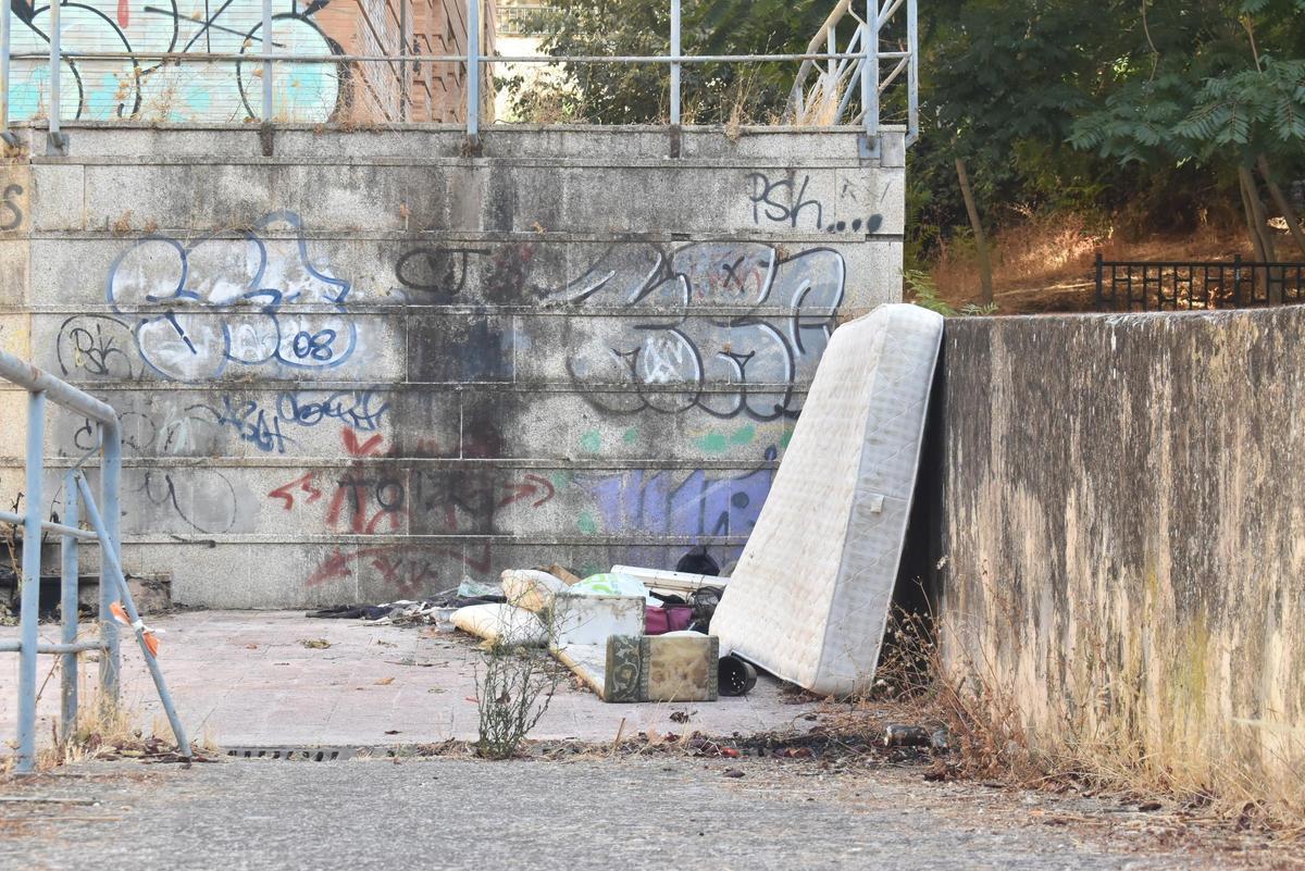 Galería | Así se encuentra el edificio abandonado de Antonio Reyes Huertas en Cáceres