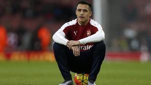 Alexis Sánchez, durante el calentamiento previo al duelo ante el Chelsea