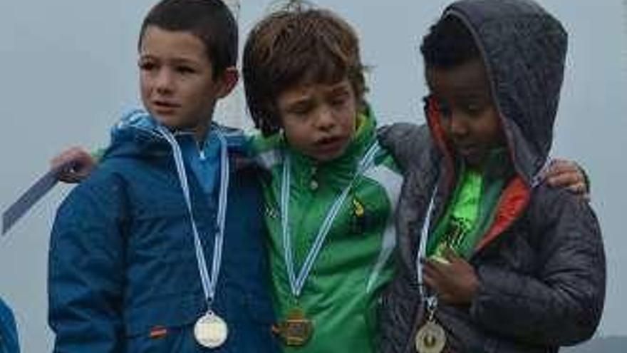 Tres medallistas del cross.