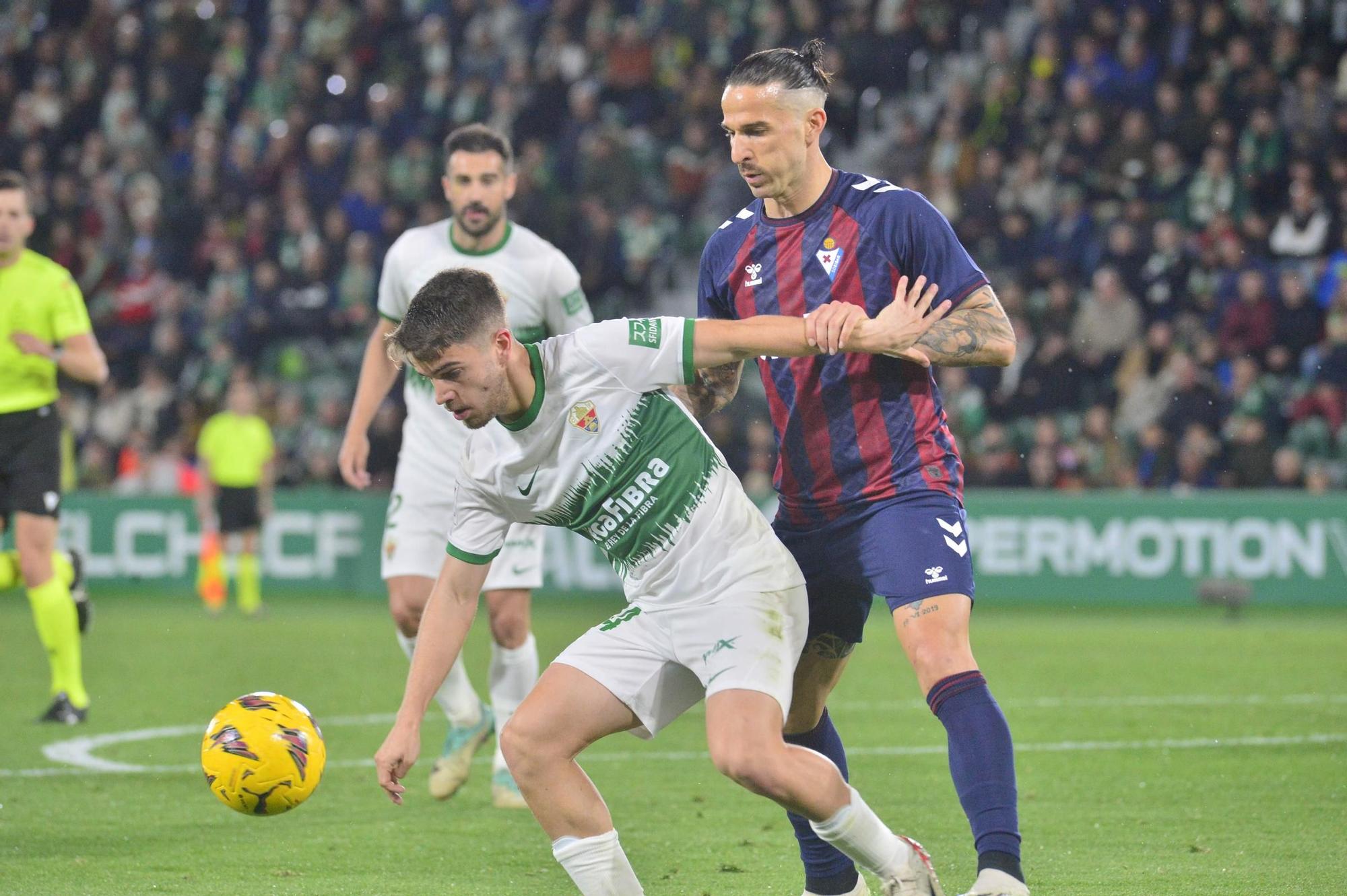 El Elche choca contra una muralla