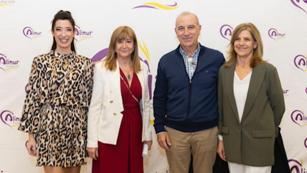 Nuria Coves, Leonor Martínez, Hermann Swcharz (presidente del Colegio de Médicos) y Reme Verdú. | REME FOTÓGRAFAS