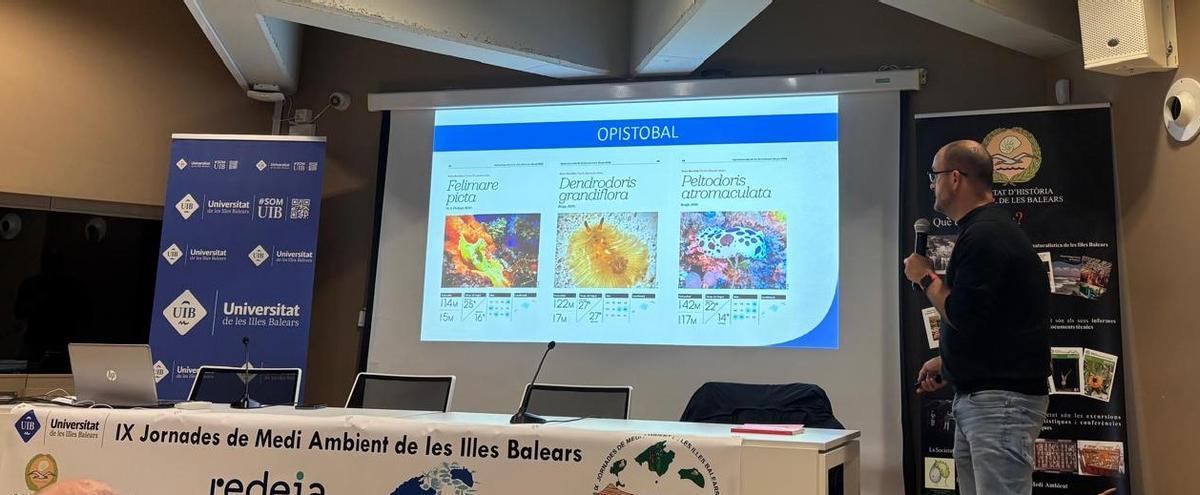 Samuel Piña presentando "Opistobal"