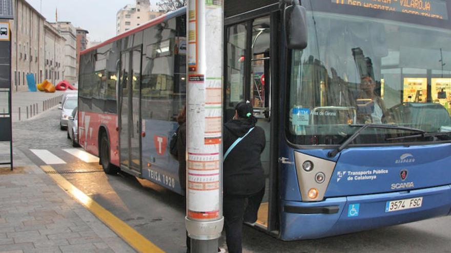 El bitllet senzill a Girona costa 1,40 euros, el mateix que en ciutats com Sevilla, Toledo o Valladolid. A la imatge, autobusos a l&#039;avinguda Sant Narcís.