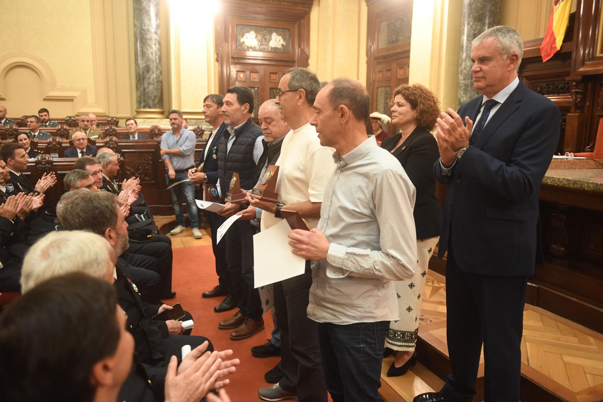 Homenaje a los policías locales de A Coruña que llevan 20 años en el cuerpo