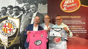 Jordi Farré, junto a los dirigentes de la UA Horta, que lucirá el patrocinio de Max Zander