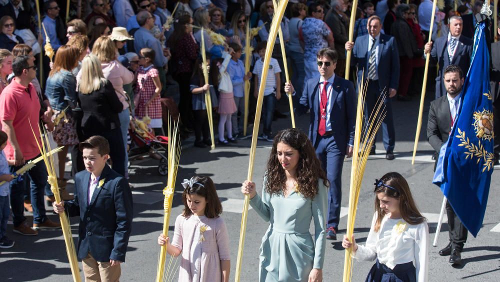 Las calles de Alicante se llenan de fieles en las procesiones del Domingo de Ramos