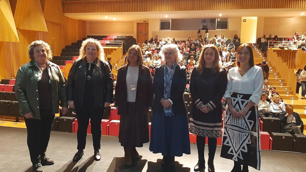 Por la izquierda, Pilar Santianes, concejala de Mayores; Begoña Huergo, directora del IAAP; Gimena Llamedo, vicepresidenta; Lourdes Bermejo, ponente; Nerea Monroy, gerente del ERA, y María José Fernández, concejala de Políticas Sociales.