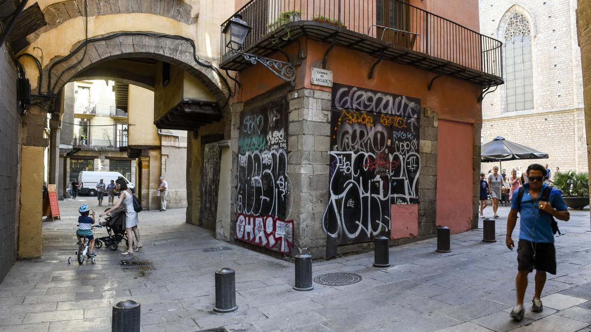 'Voltes' en las calles de Anisadeta con Canvis Vells junto a Santa María del Mar.