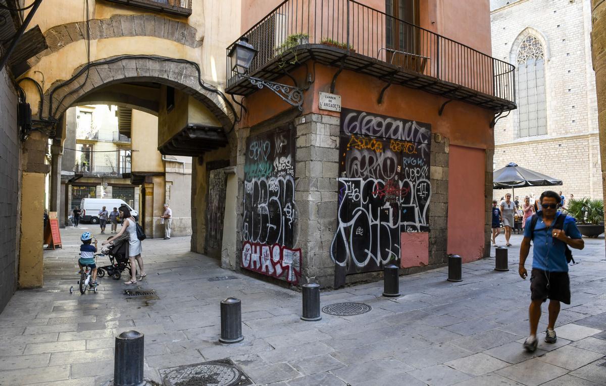 'Voltes' en las calles de Anisadeta con Canvis Vells junto a Santa María del Mar.