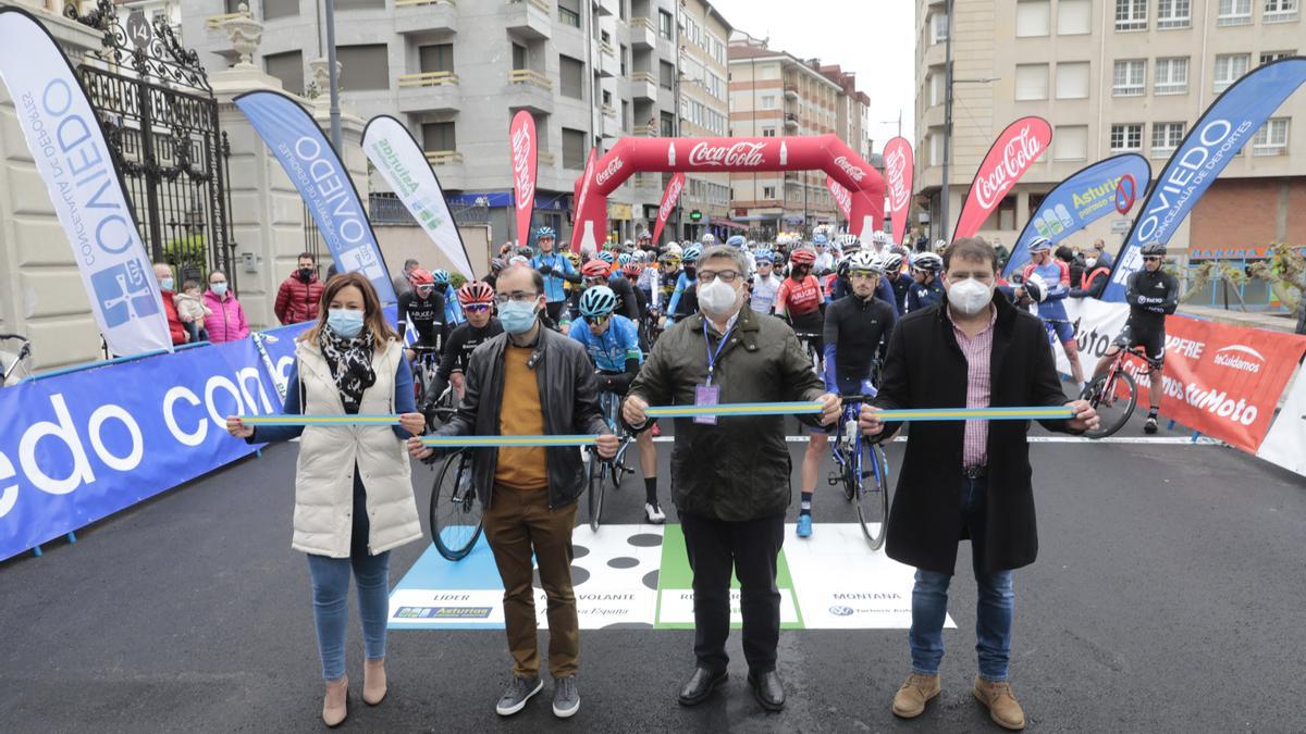 Las imágenes de la última etapa de la Vuelta a Asturias: crónica y reacciones