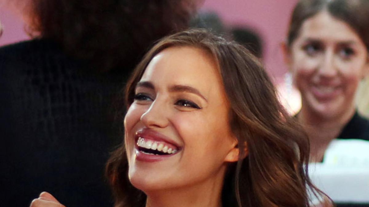 Irina Shayk en el backstage en su debut en Victoria's Secret Fashion Show 2016