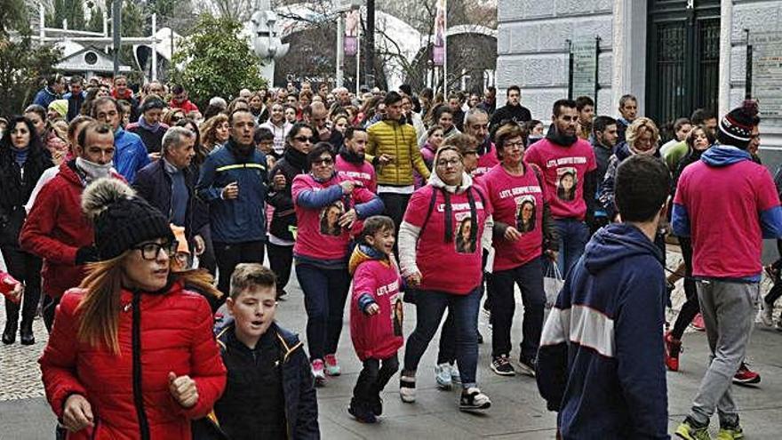 Inicio de la carrera en Santa Clara, con una nutrida presencia de familiares y amigos de Leticia Rosino.