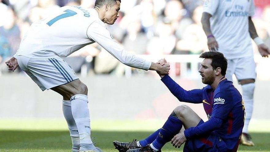 Messi extraña a Cristiano Ronaldo porque hacía &quot;más importante&quot; la liga española