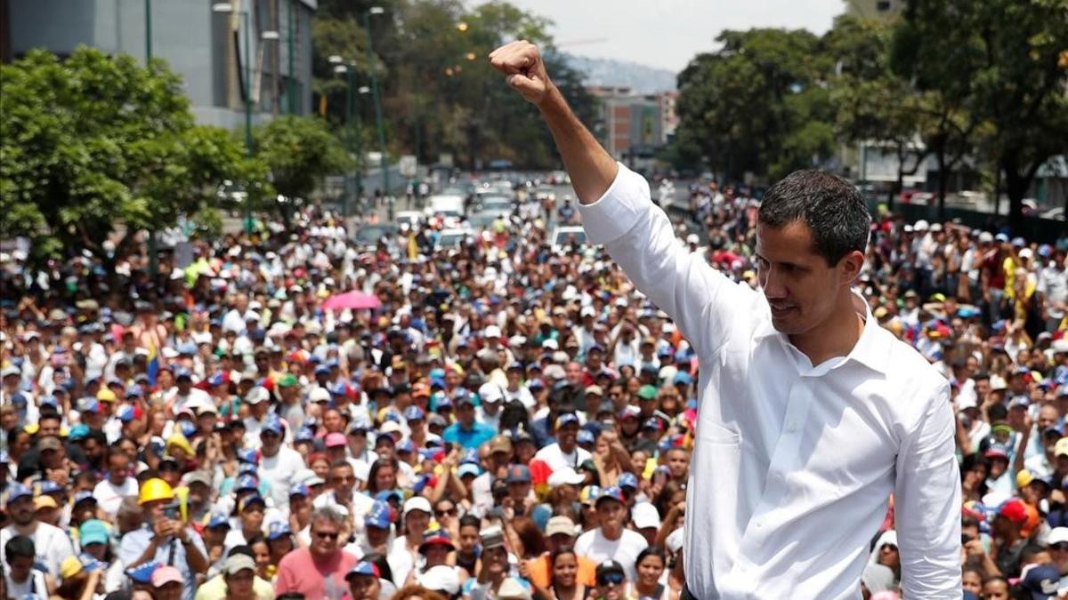 Juan Guaidó se dirige a sus seguidores en Caracas