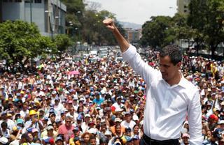 Guaidó mantiene el pulso y pide tomar las calles "hasta lograr la libertad"