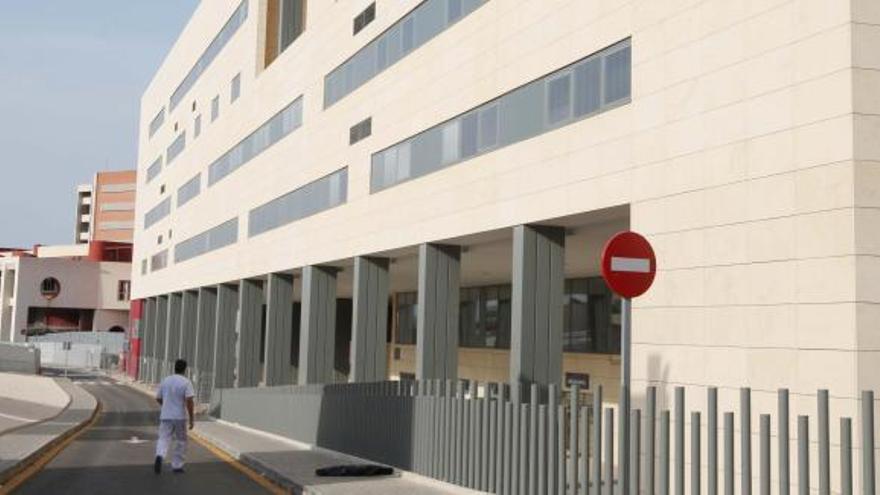 Un niño de 3 años, ingresado tras caer por la ventana de su casa en Murcia