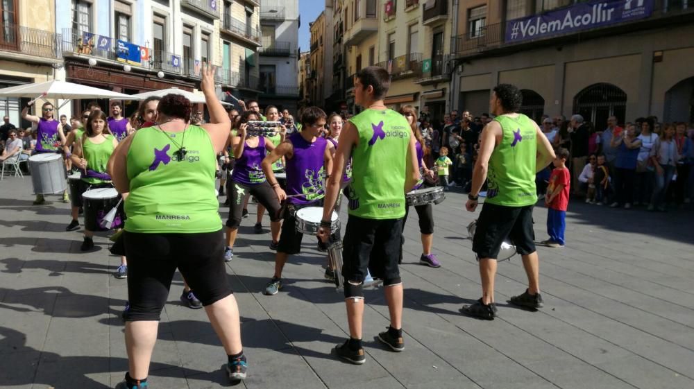 Penjada de cartells a Manresa pro referèndum