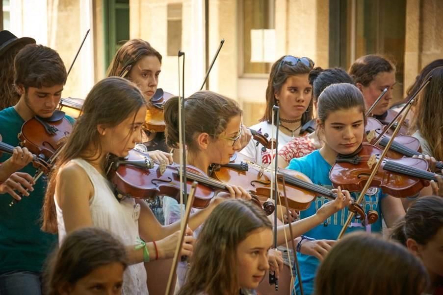 El campamento musical arranca con un encuentro con el exótico instrumento asiático