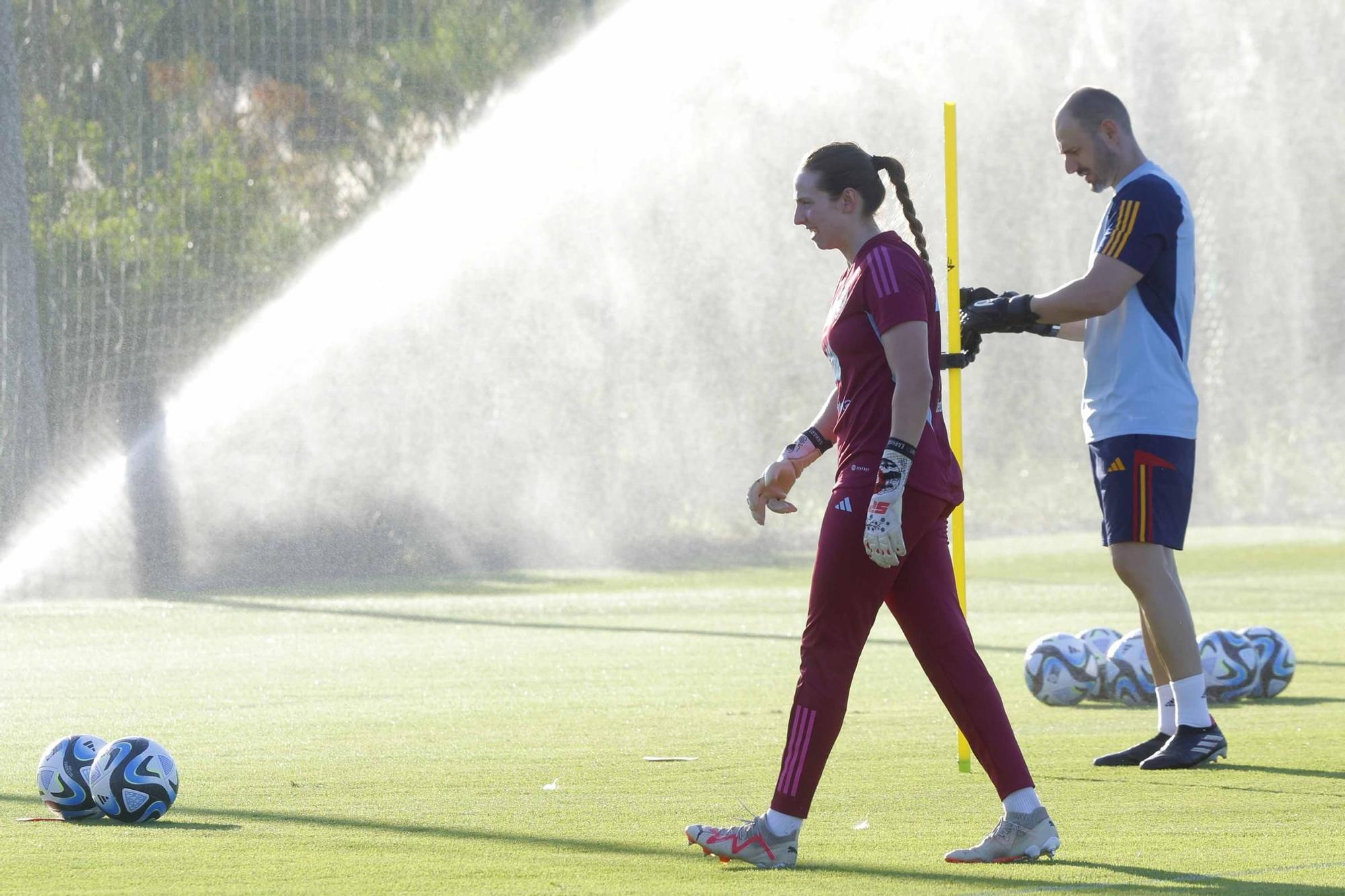 Las futbolistas de la Selección Española ya entrenan en Oliva