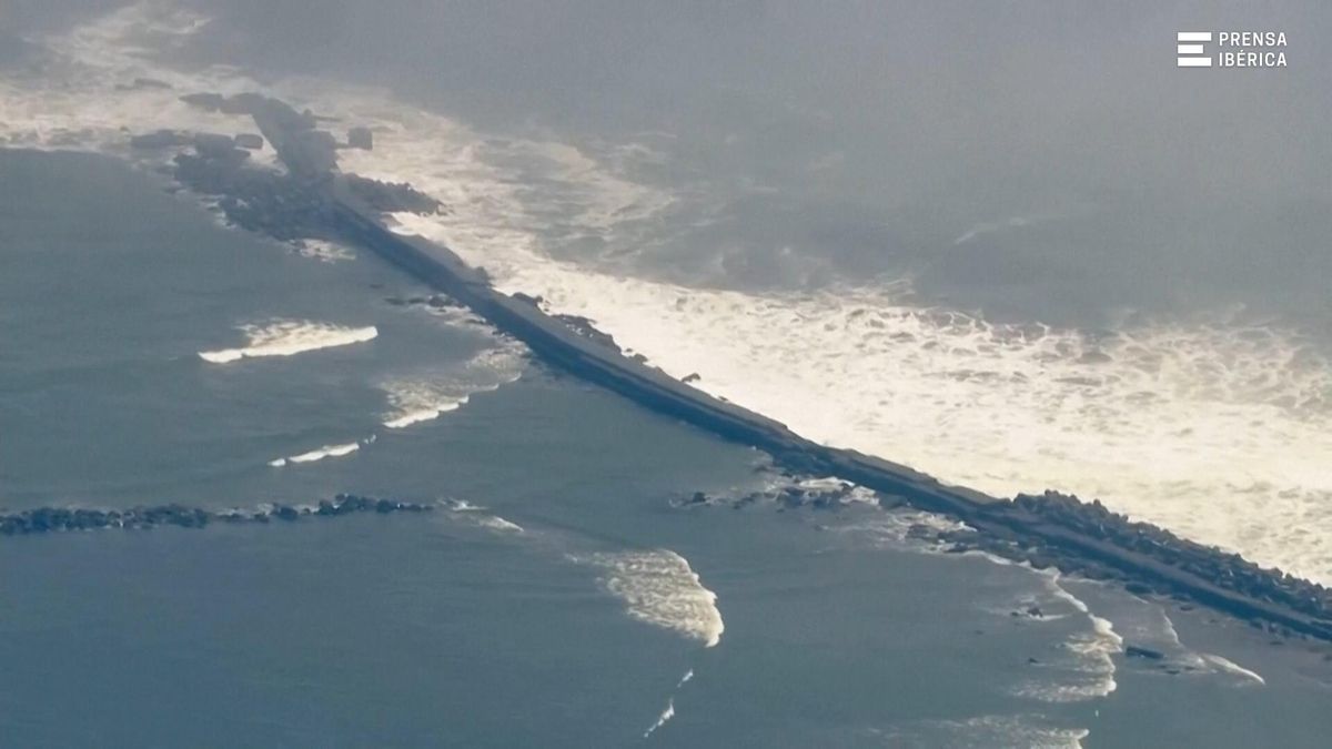 Las primeras olas de tsunami alcanzan Japón después del terremoto de 8,8 en Rusia