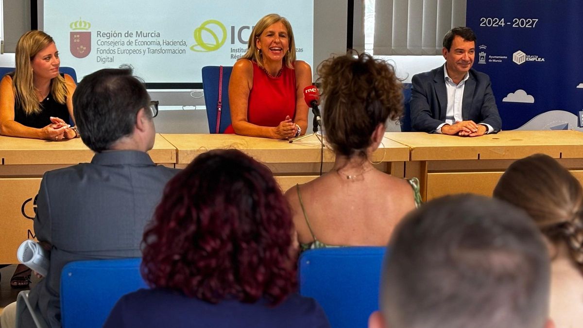 La concejala Mercedes Bernabé en la presentación de la línea de financiación.