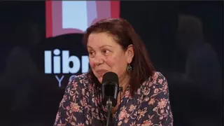 Care Santos: "No me acaba de gustar la etiqueta de novela histórica"