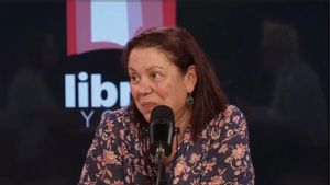 La escritora Care Santos en el videopodcast Libros y cosas.