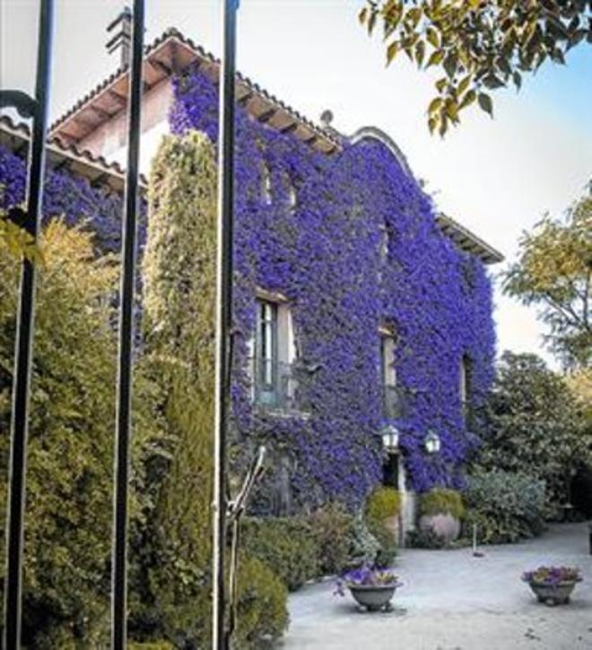 Masia del segle XVII8 Exterior del restaurant de Can Travi Nou.