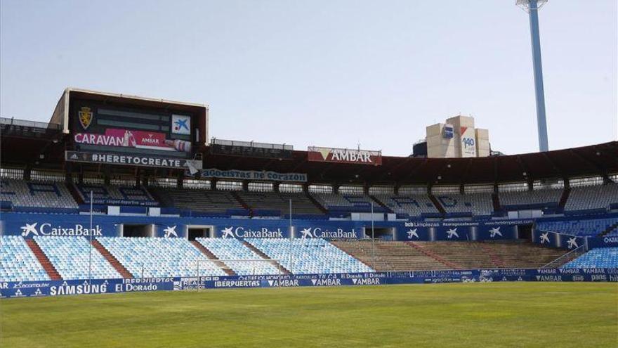 El Real Zaragoza comienza el cambio de césped tras el partido contra el Lugo