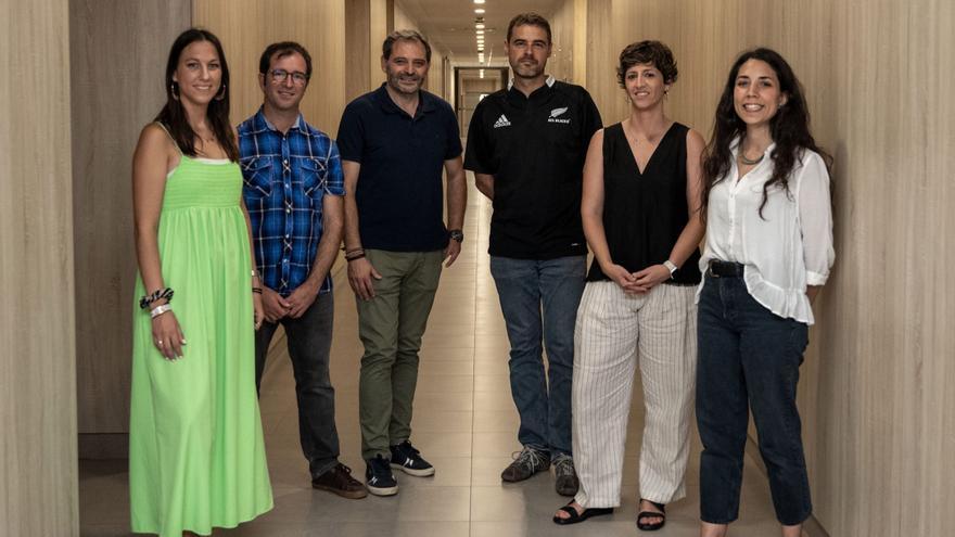 Los profesores de la CEU UCH Marta Muñoz, Jesús Cardells, Consuelo Rubio, Elisa Maiques, Víctor Lizana y Jordi Aguiló, autores del mejor artículo científico premiado por la revista Animals.