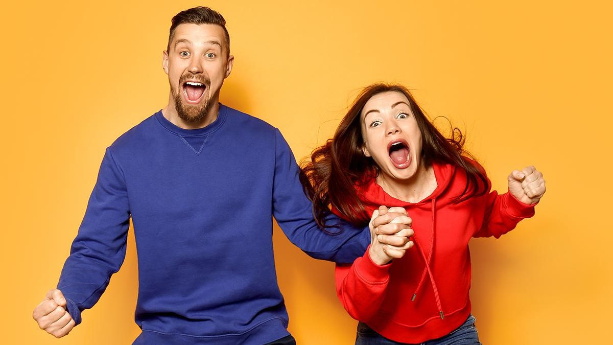 El Mundo Today | Miles de padres y madres celebran en Canaletas la vuelta al cole de sus hijos