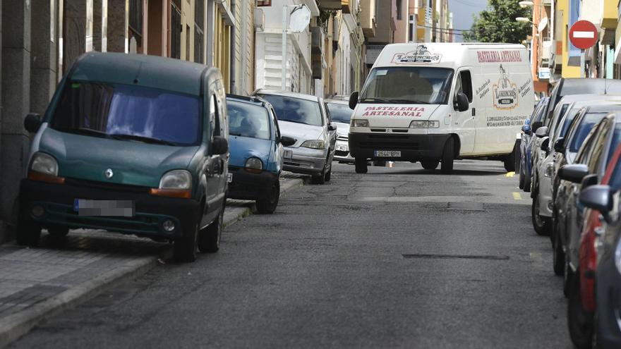 Incendio de un coche en la carretera GC-3 a su paso por Las Palmas de Gran Canaria