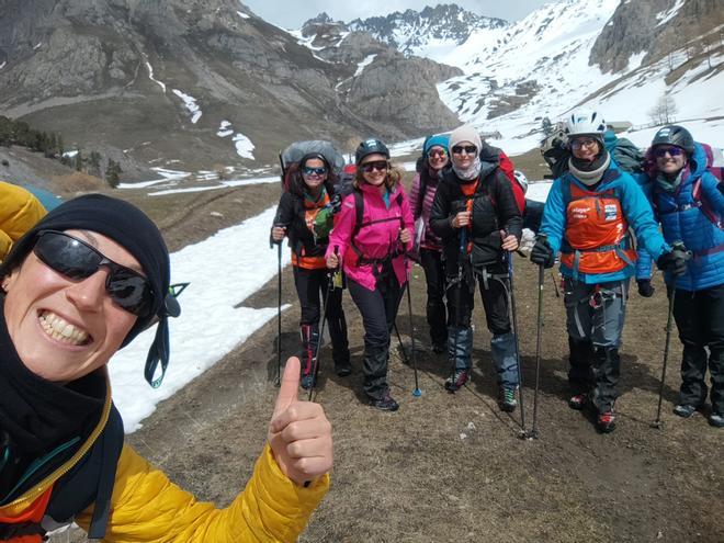 Las preseleccionadas para viajar a la Patagonia entrenando en los Alpes.