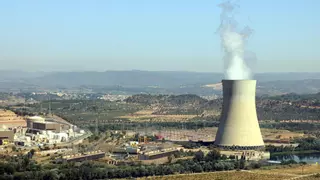 El Gobierno llena la ‘hucha’ para pagar el cierre de las nucleares hasta un récord de 9.000 millones en pleno choque con las eléctricas