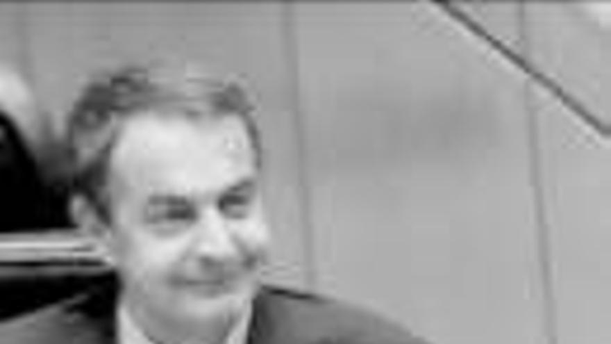 Zapatero rescata la guerra de Irak en el debate sobre Kosovo