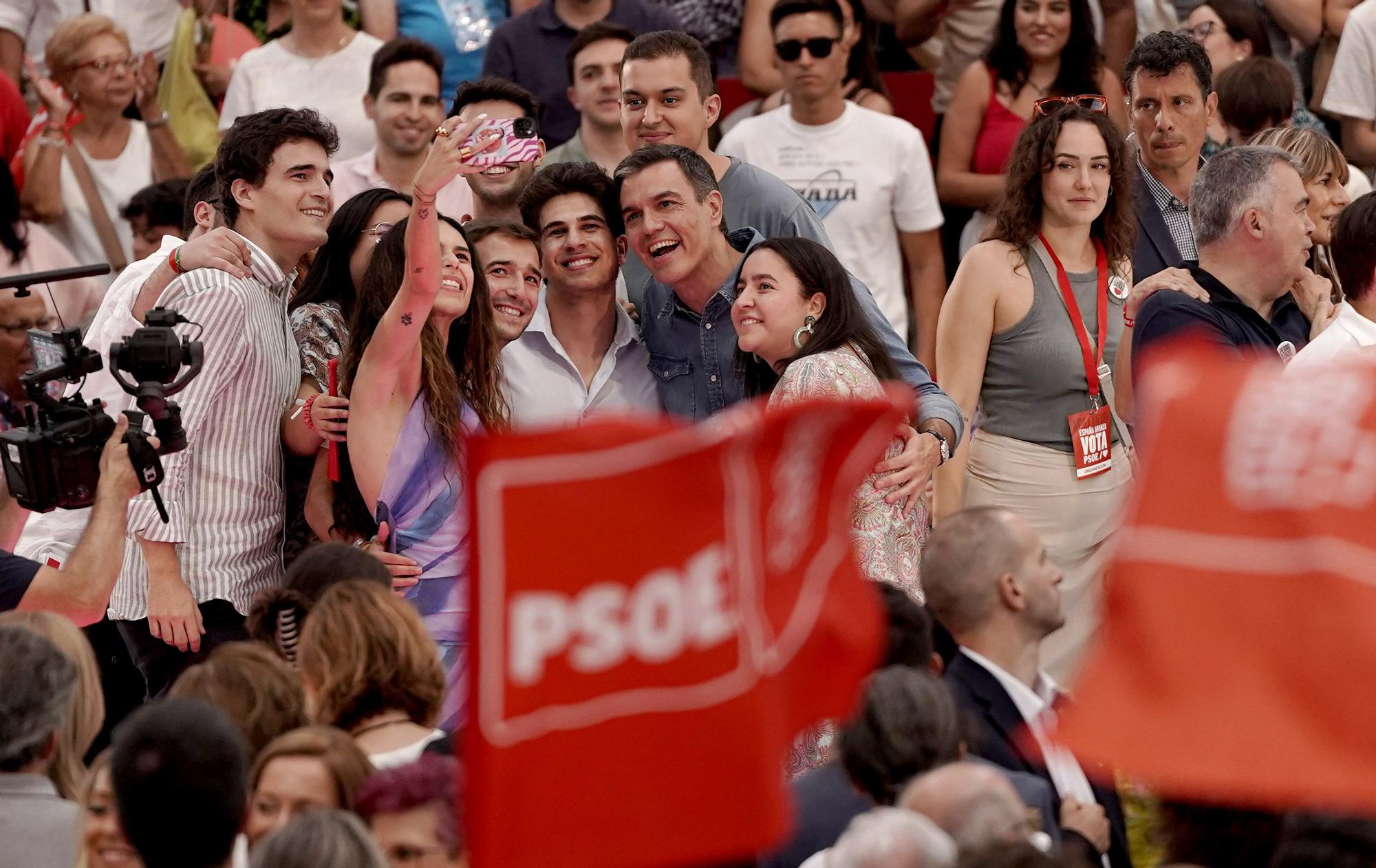 Acto de cierre de campaña del PSOE con Pedro Sánchez