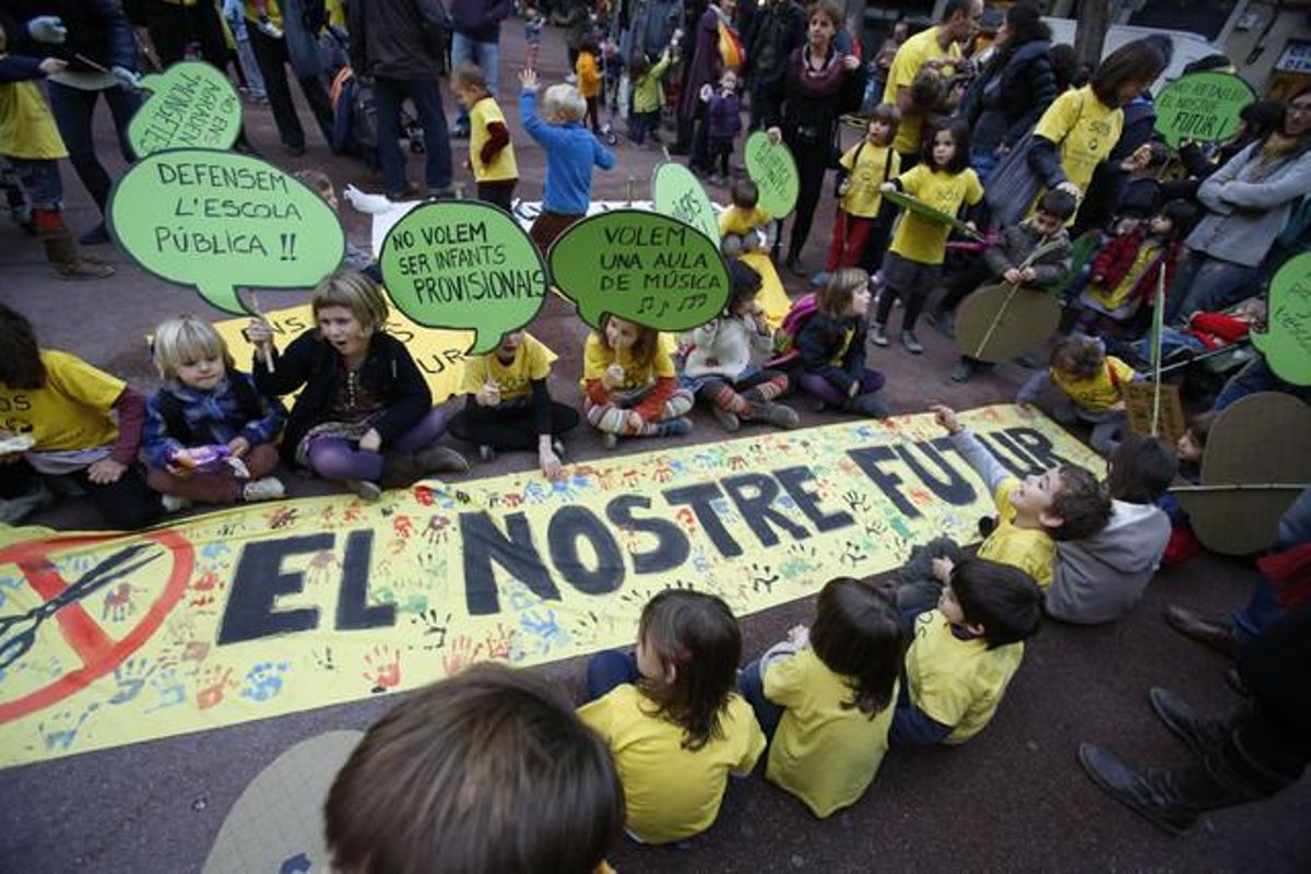 Protesta contra les retallades en educació, el novembre passat al barri de Gràcia, a Barcelona. Protesta contra les retallades en educació, el novembre passat al barri de Gràcia, a Barcelona.